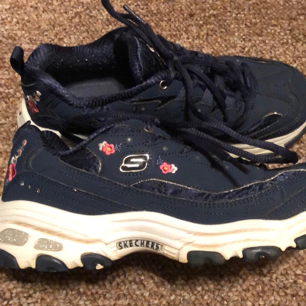 Skechers Women’s Size 7 sneakers